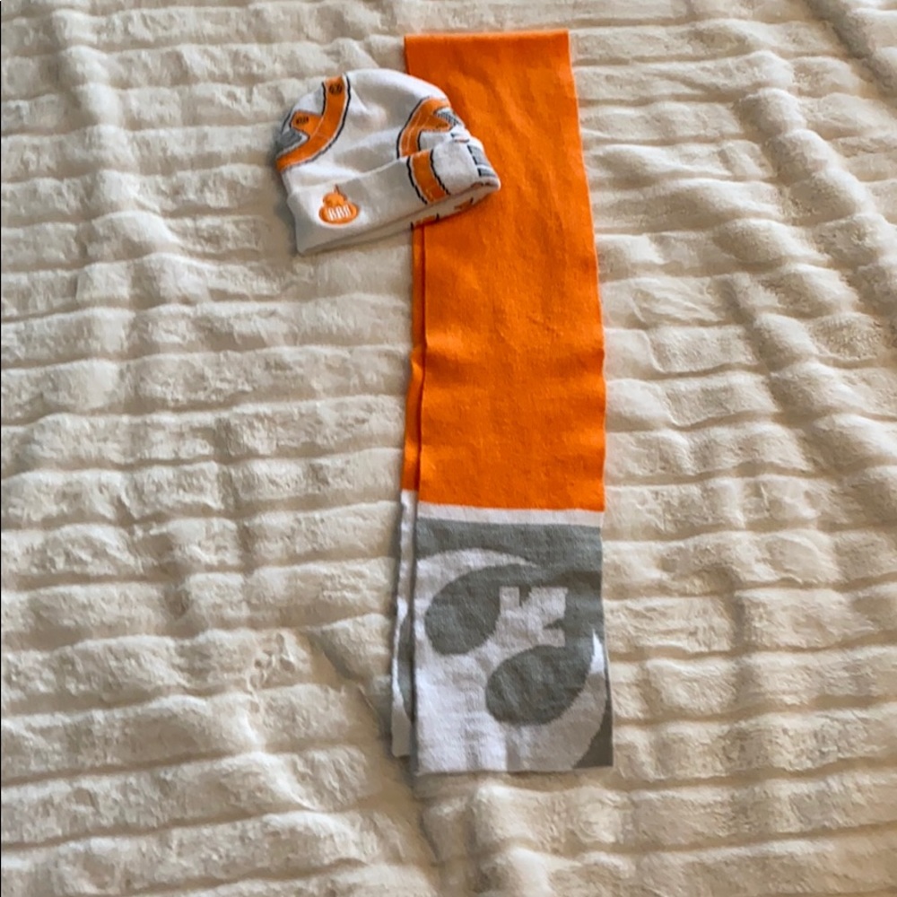 BB8 scarf and beanie combo